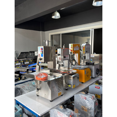 Sönmez Lavion Et Kemik Kesme Makinesi Kemik Testeresi Boyalı Gövde 220w